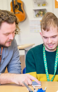 A tutor supporting a learner to use his mobile device